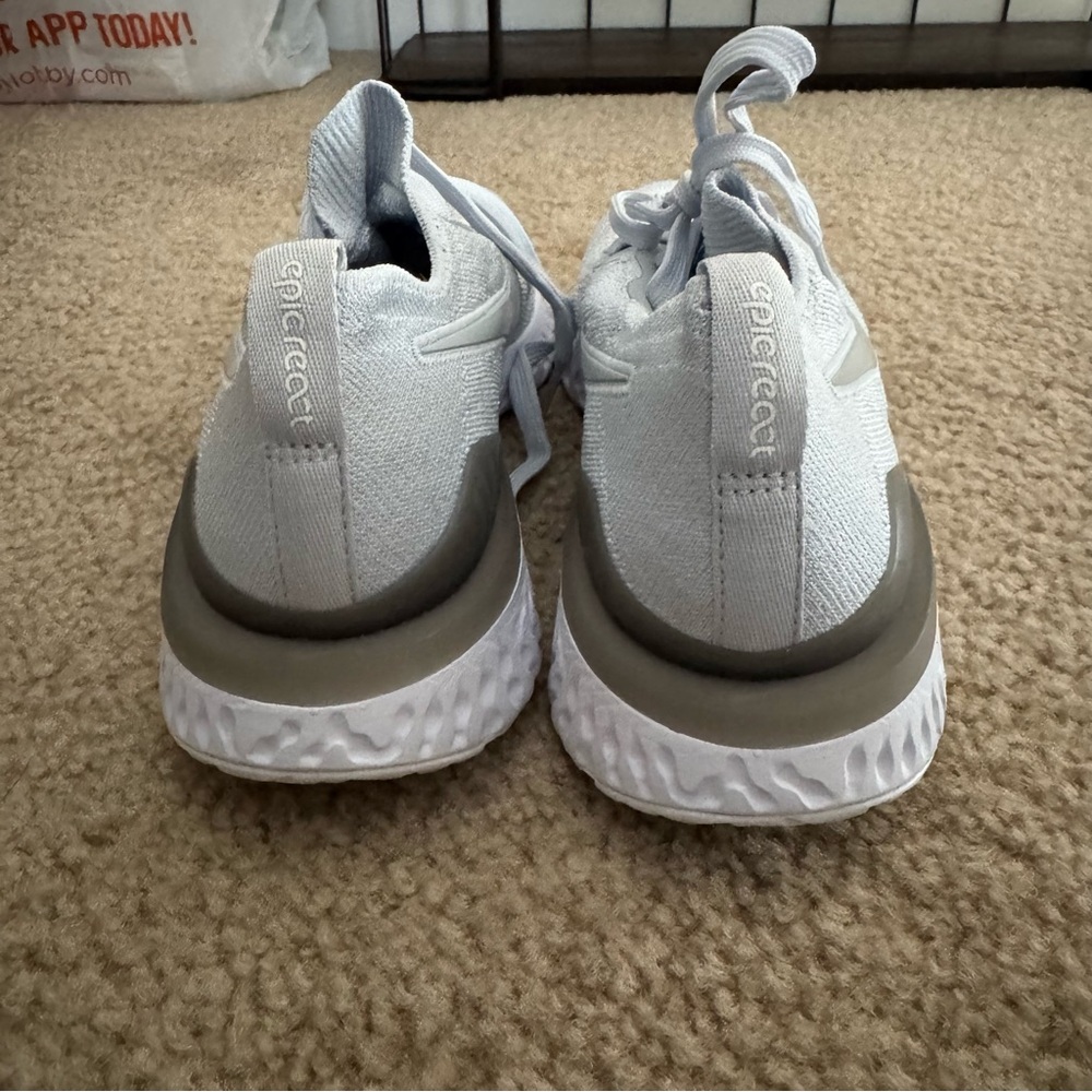 NIKE epic react flyknit running shoes - Picture 8 of 8